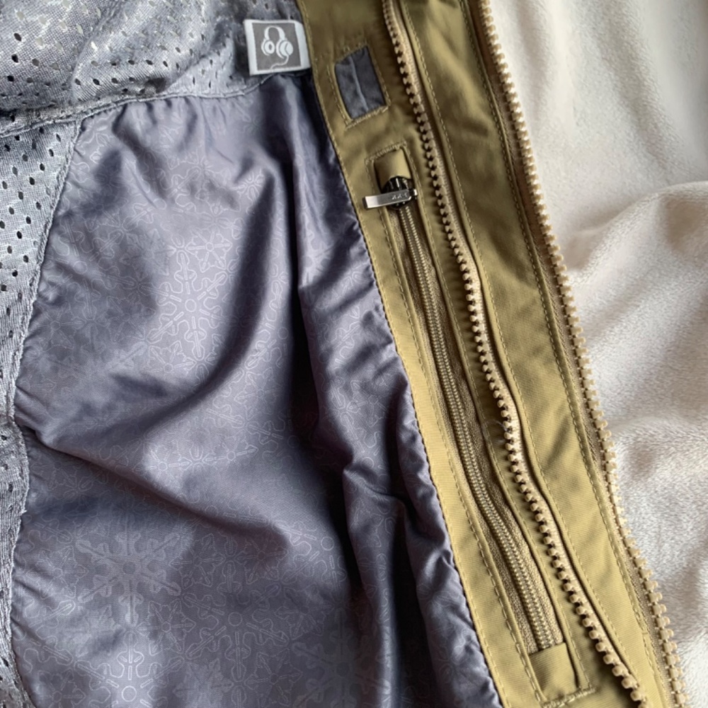 The North Face waterproof jacket, ski/snowbord - Picture 8 of 10